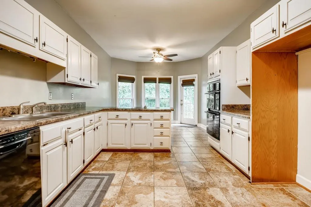 Sandy Springs, Georgia 30350, 3 Bedrooms Bedrooms, ,2 BathroomsBathrooms,Residential,Sold,6798421