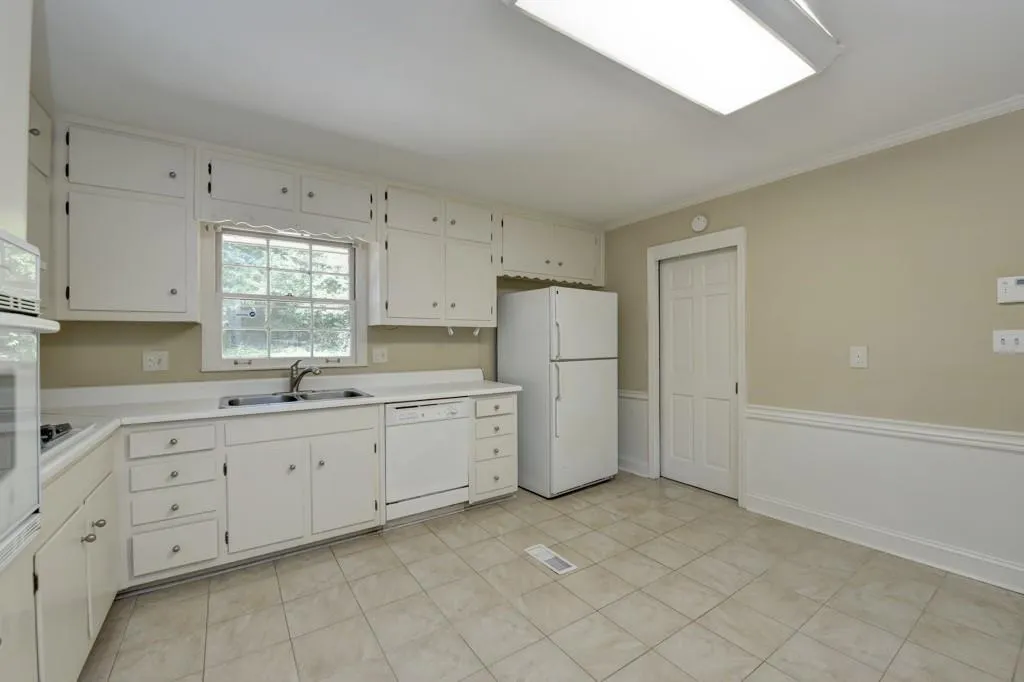 4780 High Point Road, Atlanta, Georgia 30342, 3 Bedrooms Bedrooms, ,2 BathroomsBathrooms,Residential,Sold,4780 High Point Road,5776308