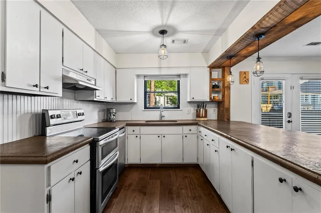 1028 Riverbend Club Drive Se, Atlanta, Georgia 30339, 2 Bedrooms Bedrooms, ,2 BathroomsBathrooms,Residential,For Sale,1028 Riverbend Club Drive Se,7644844