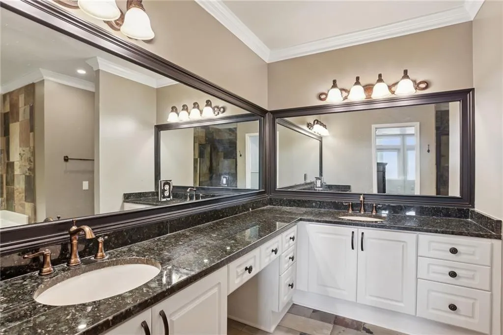3334 Peachtree Road Ne Unit 1109, Atlanta, Georgia 30326, 2 Bedrooms Bedrooms, ,2 BathroomsBathrooms,Residential,For Sale,3334 Peachtree Road Ne Unit 1109,7652938
