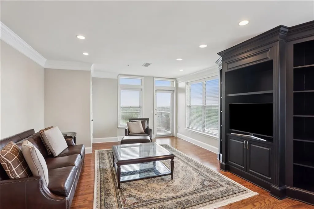 3334 Peachtree Road Ne Unit 1109, Atlanta, Georgia 30326, 2 Bedrooms Bedrooms, ,2 BathroomsBathrooms,Residential,For Sale,3334 Peachtree Road Ne Unit 1109,7652938