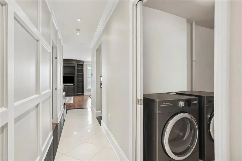 3334 Peachtree Road Ne Unit 1109, Atlanta, Georgia 30326, 2 Bedrooms Bedrooms, ,2 BathroomsBathrooms,Residential,For Sale,3334 Peachtree Road Ne Unit 1109,7652938