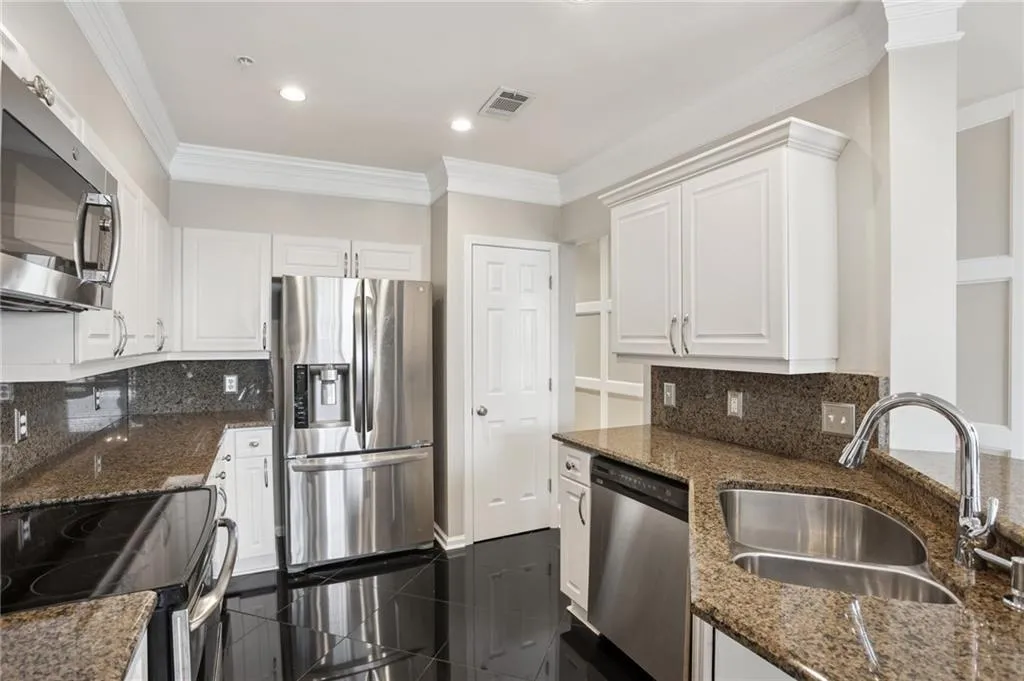 3334 Peachtree Road Ne Unit 1109, Atlanta, Georgia 30326, 2 Bedrooms Bedrooms, ,2 BathroomsBathrooms,Residential,For Sale,3334 Peachtree Road Ne Unit 1109,7652938