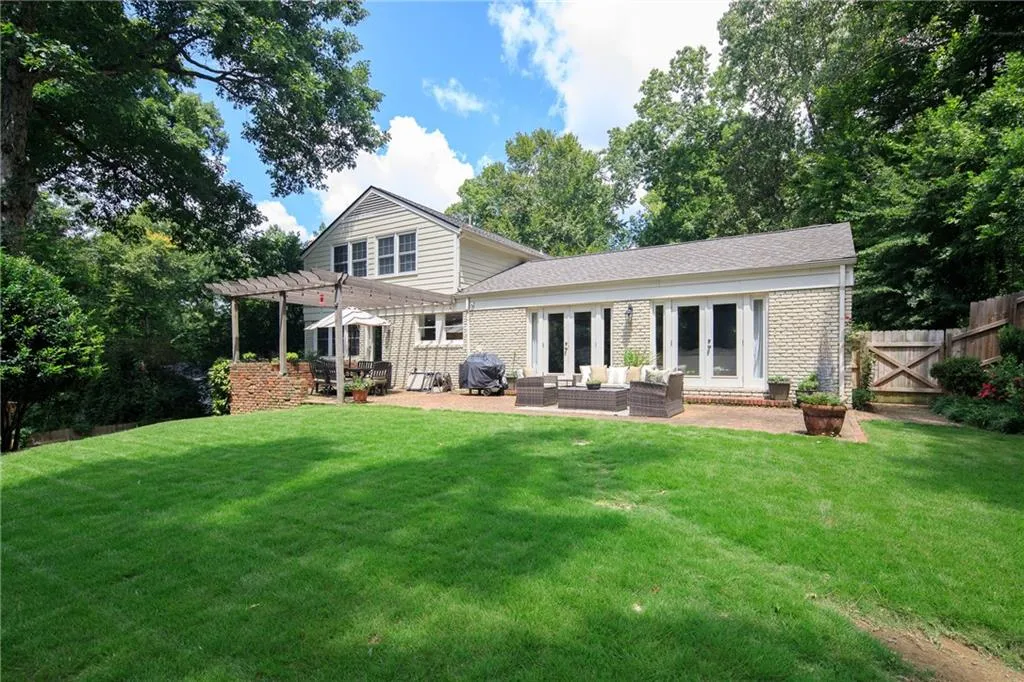 545 Forestdale Drive, Atlanta, Georgia 30342, 3 Bedrooms Bedrooms, ,3 BathroomsBathrooms,Residential,Sold,545 Forestdale Drive,7100001