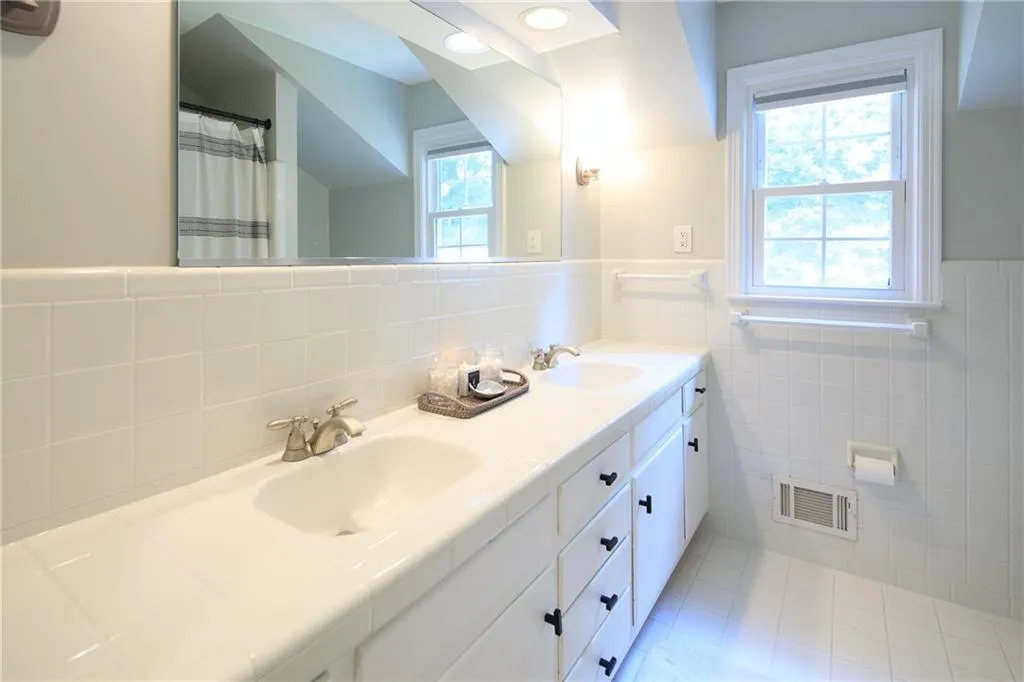 545 Forestdale Drive, Atlanta, Georgia 30342, 3 Bedrooms Bedrooms, ,3 BathroomsBathrooms,Residential,Sold,545 Forestdale Drive,7100001