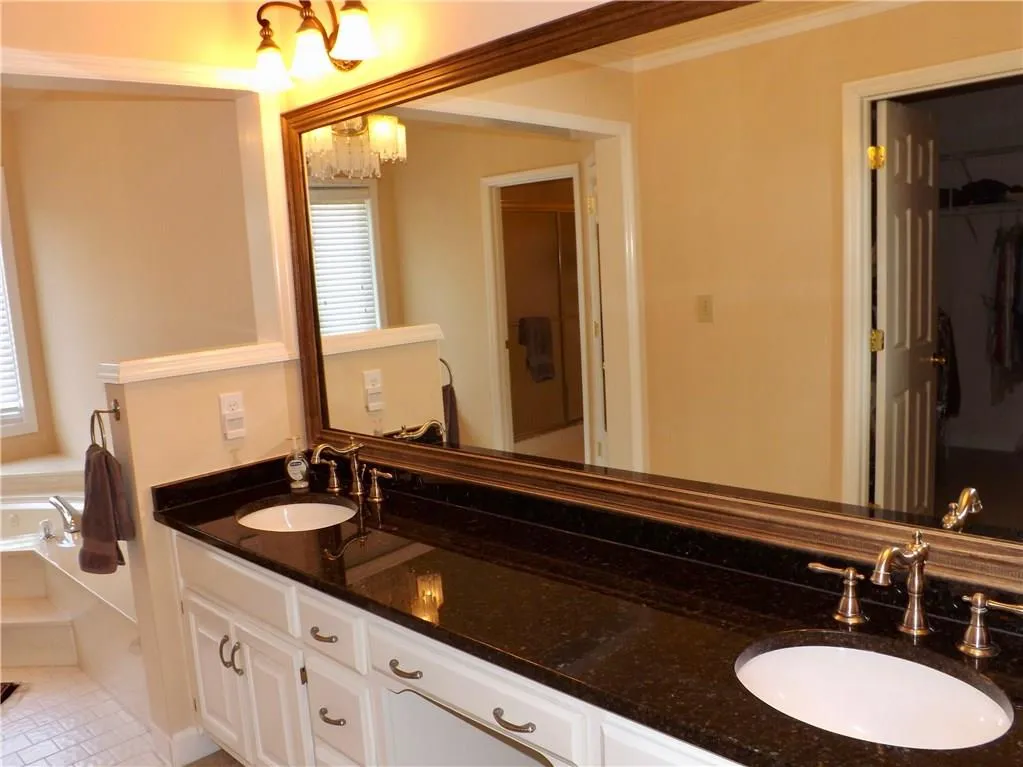 2075 Dunwoody Heritage Drive, Sandy Springs, Georgia 30350, 4 Bedrooms Bedrooms, ,2 BathroomsBathrooms,Residential,Sold,2075 Dunwoody Heritage Drive,6031107