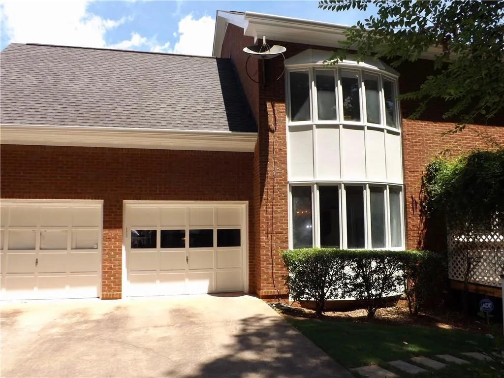 2075 Dunwoody Heritage Drive, Sandy Springs, Georgia 30350, 4 Bedrooms Bedrooms, ,2 BathroomsBathrooms,Residential,Sold,2075 Dunwoody Heritage Drive,6031107