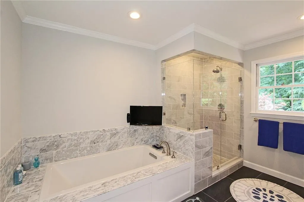 245 Landfall Road, Sandy Springs, Georgia 30328, 6 Bedrooms Bedrooms, ,5 BathroomsBathrooms,Residential,Sold,245 Landfall Road,5690347