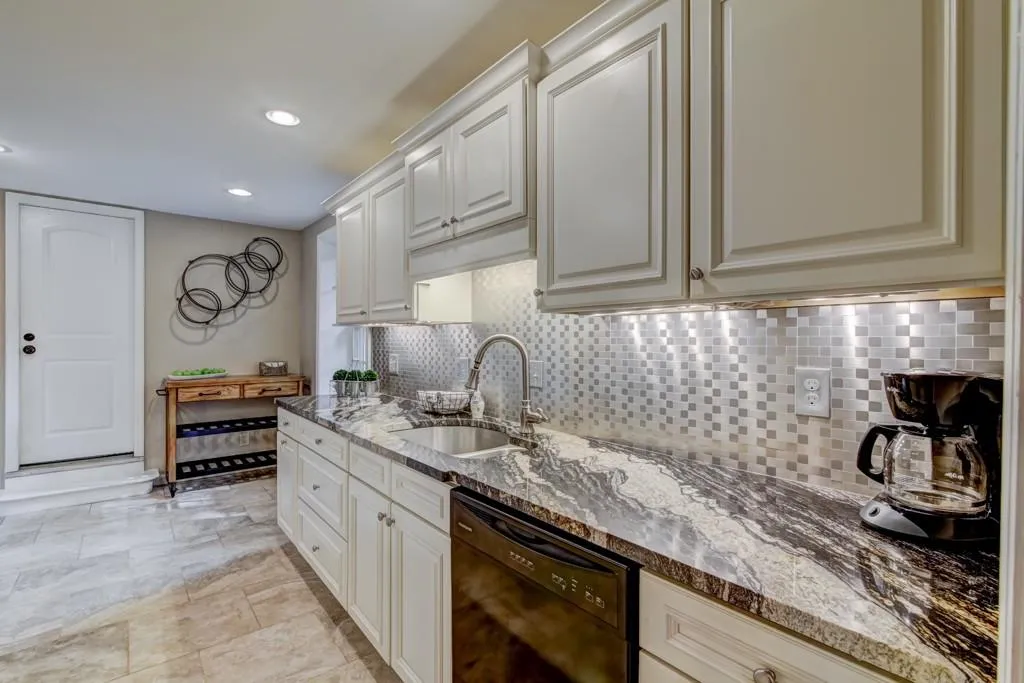 5100 Chemin De Vie, Atlanta, Georgia 30342, 3 Bedrooms Bedrooms, ,2 BathroomsBathrooms,Residential,Sold,5100 Chemin De Vie,6068551