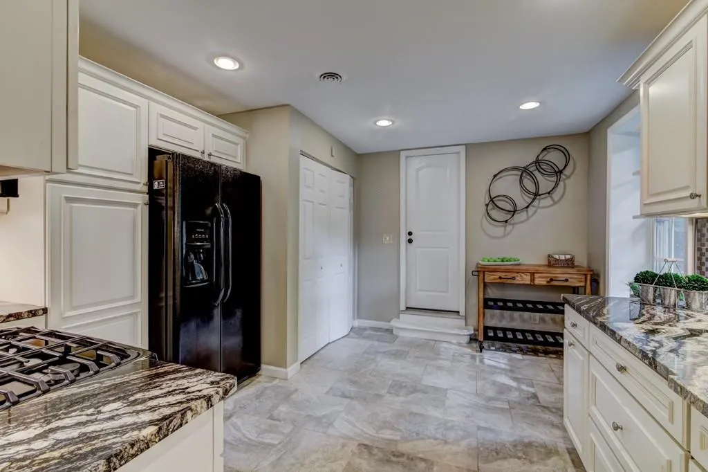 5100 Chemin De Vie, Atlanta, Georgia 30342, 3 Bedrooms Bedrooms, ,2 BathroomsBathrooms,Residential,Sold,5100 Chemin De Vie,6068551