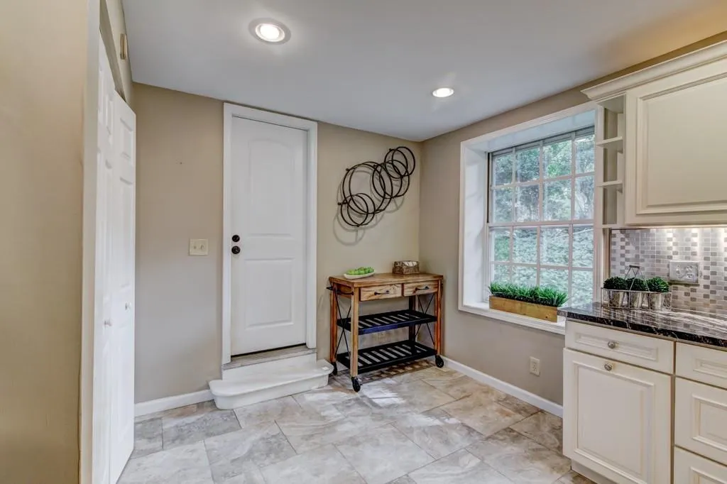 5100 Chemin De Vie, Atlanta, Georgia 30342, 3 Bedrooms Bedrooms, ,2 BathroomsBathrooms,Residential,Sold,5100 Chemin De Vie,6068551