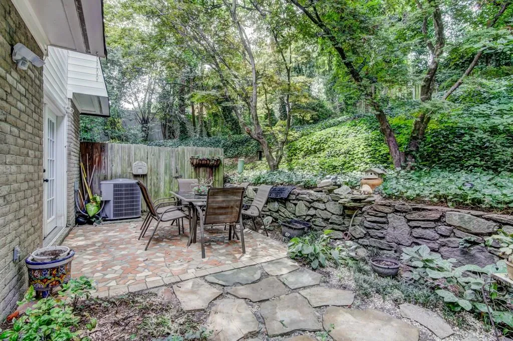5100 Chemin De Vie, Atlanta, Georgia 30342, 3 Bedrooms Bedrooms, ,2 BathroomsBathrooms,Residential,Sold,5100 Chemin De Vie,6068551