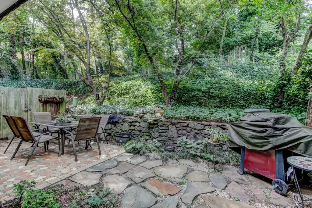 5100 Chemin De Vie, Atlanta, Georgia 30342, 3 Bedrooms Bedrooms, ,2 BathroomsBathrooms,Residential,Sold,5100 Chemin De Vie,6068551