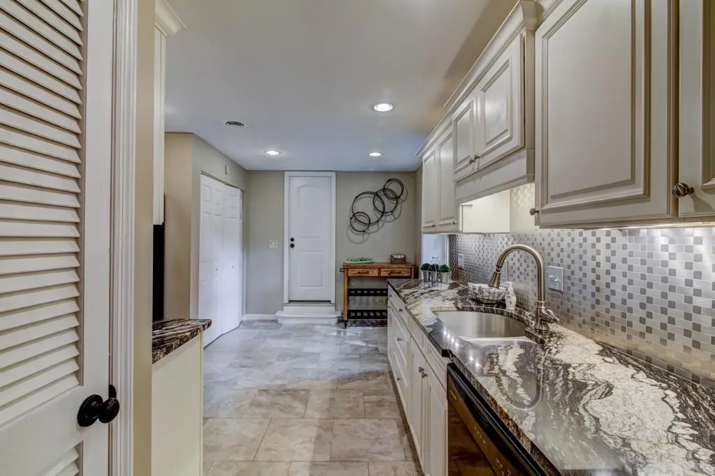 5100 Chemin De Vie, Atlanta, Georgia 30342, 3 Bedrooms Bedrooms, ,2 BathroomsBathrooms,Residential,Sold,5100 Chemin De Vie,6068551