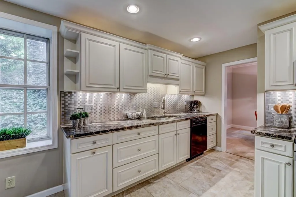 5100 Chemin De Vie, Atlanta, Georgia 30342, 3 Bedrooms Bedrooms, ,2 BathroomsBathrooms,Residential,Sold,5100 Chemin De Vie,6068551