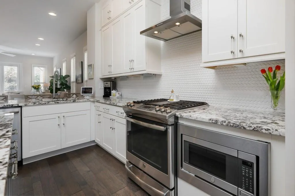 4231 Deming Circle, Sandy Springs, Georgia 30342, 2 Bedrooms Bedrooms, ,2 BathroomsBathrooms,Residential,Sold,4231 Deming Circle,6865567