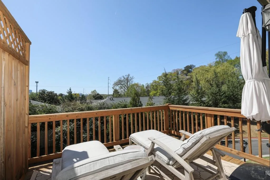 4231 Deming Circle, Sandy Springs, Georgia 30342, 2 Bedrooms Bedrooms, ,2 BathroomsBathrooms,Residential,Sold,4231 Deming Circle,6865567