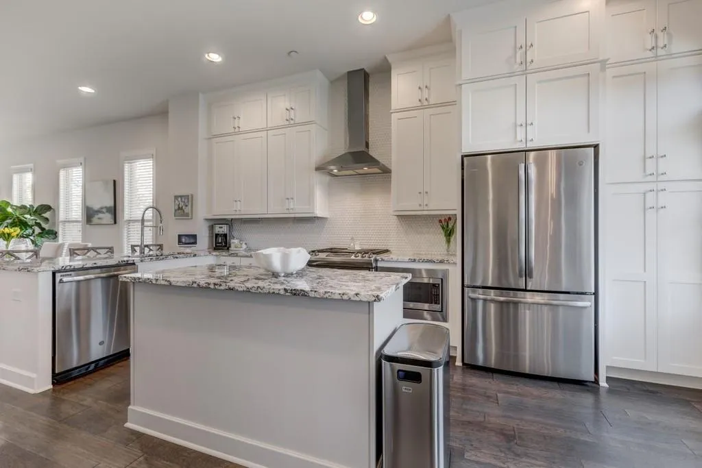 4231 Deming Circle, Sandy Springs, Georgia 30342, 2 Bedrooms Bedrooms, ,2 BathroomsBathrooms,Residential,Sold,4231 Deming Circle,6865567