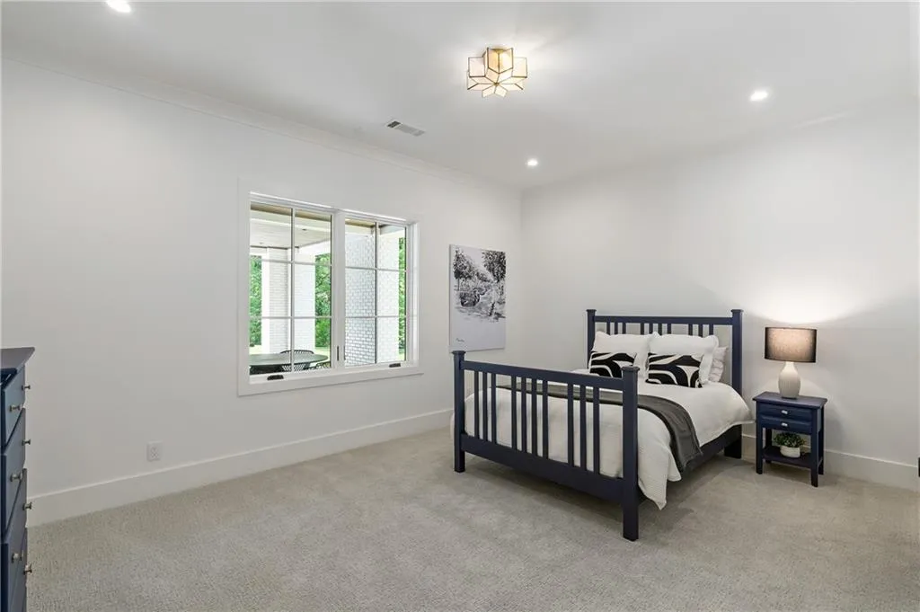 Terrace level bedroom