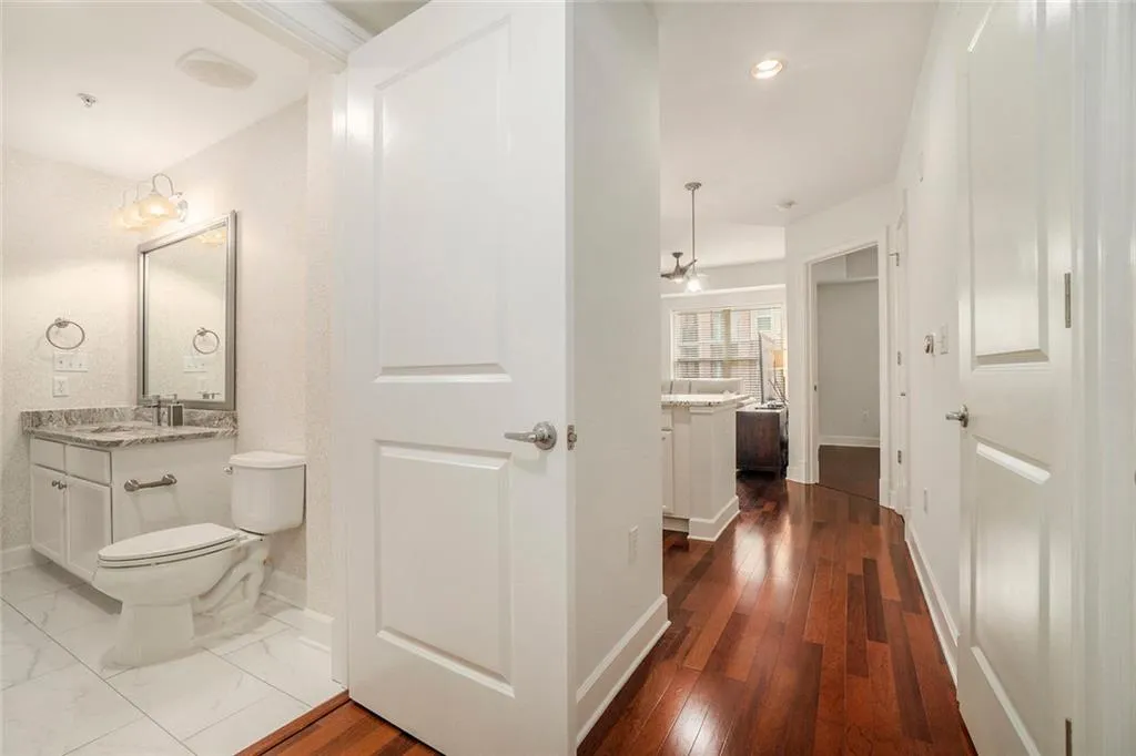 200 River Vista Drive Unit 307, Atlanta, Georgia 30339, 2 Bedrooms Bedrooms, ,2 BathroomsBathrooms,Residential,For Sale,200 River Vista Drive Unit 307,7635111