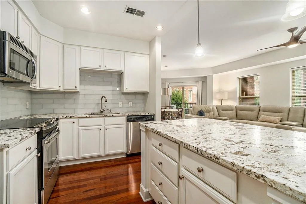 200 River Vista Drive Unit 307, Atlanta, Georgia 30339, 2 Bedrooms Bedrooms, ,2 BathroomsBathrooms,Residential,For Sale,200 River Vista Drive Unit 307,7635111