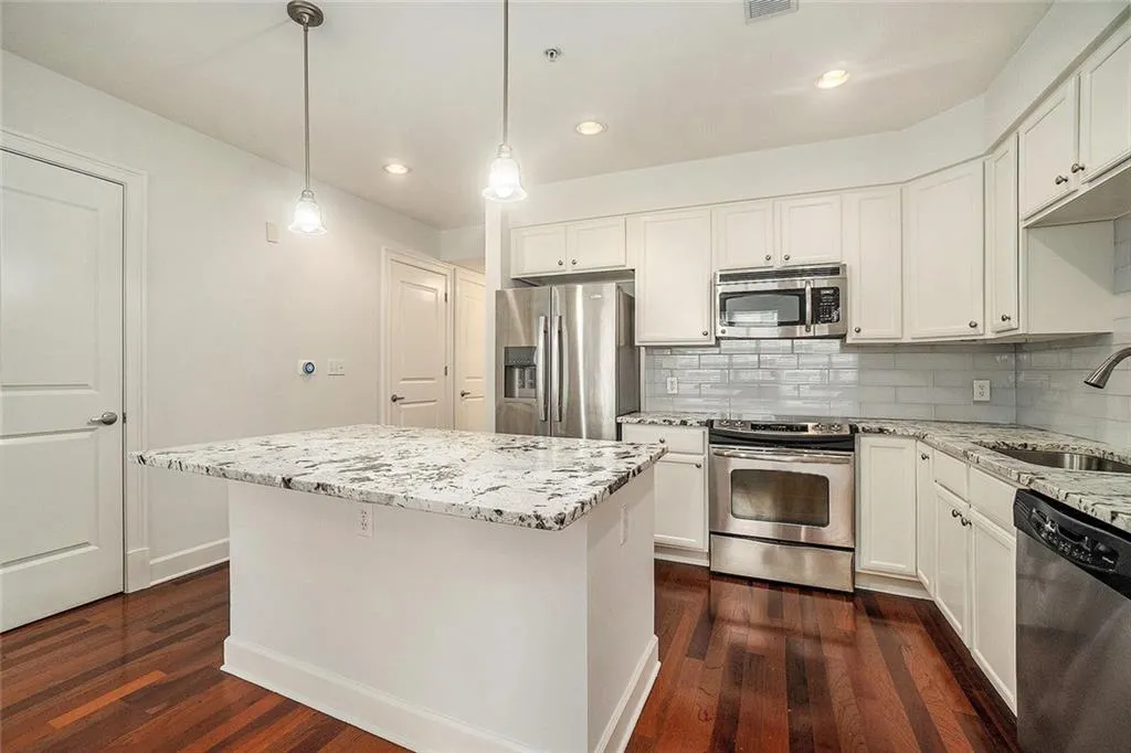 200 River Vista Drive Unit 307, Atlanta, Georgia 30339, 2 Bedrooms Bedrooms, ,2 BathroomsBathrooms,Residential,For Sale,200 River Vista Drive Unit 307,7635111