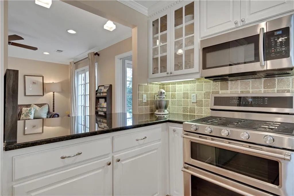 396 Meadowbrook Drive, Atlanta, Georgia 30342, 3 Bedrooms Bedrooms, ,2 BathroomsBathrooms,Residential,Sold,396 Meadowbrook Drive,6507555