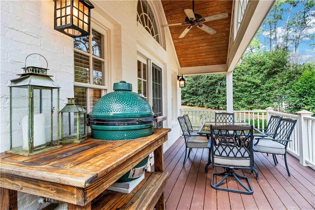 396 Meadowbrook Drive, Atlanta, Georgia 30342, 3 Bedrooms Bedrooms, ,2 BathroomsBathrooms,Residential,Sold,396 Meadowbrook Drive,6507555