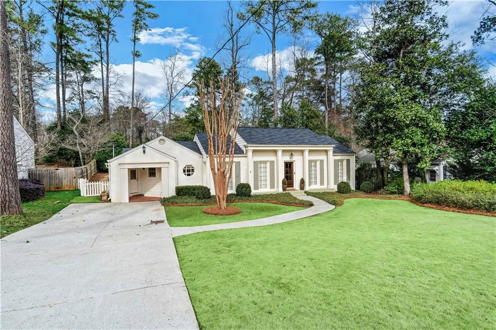 396 Meadowbrook Drive, Atlanta, Georgia 30342, 3 Bedrooms Bedrooms, ,2 BathroomsBathrooms,Residential,Sold,396 Meadowbrook Drive,6507555
