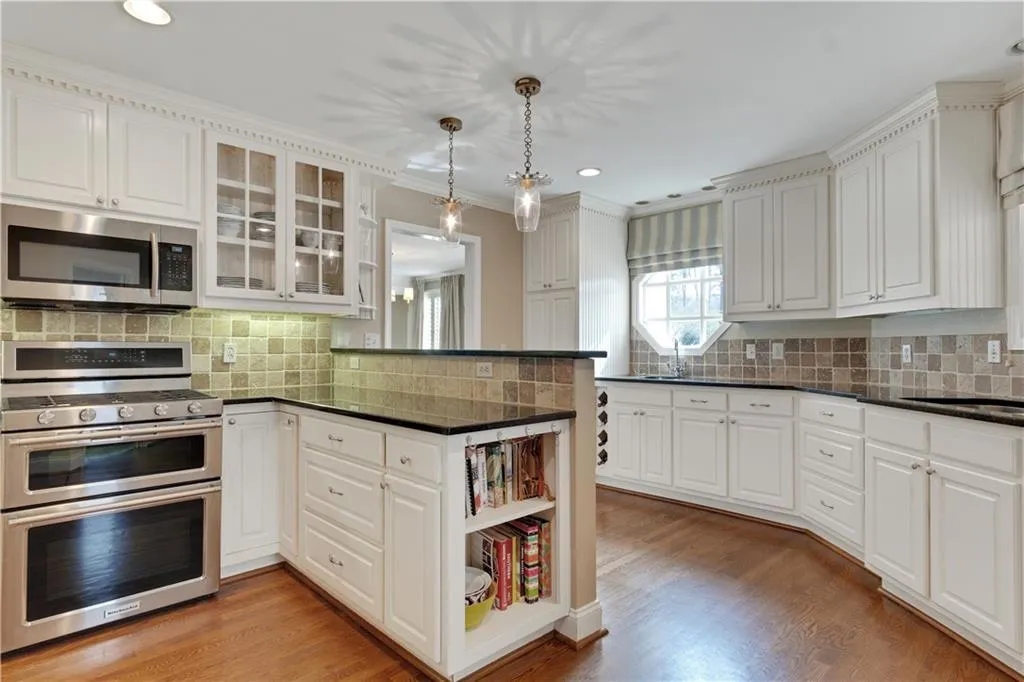 396 Meadowbrook Drive, Atlanta, Georgia 30342, 3 Bedrooms Bedrooms, ,2 BathroomsBathrooms,Residential,Sold,396 Meadowbrook Drive,6507555