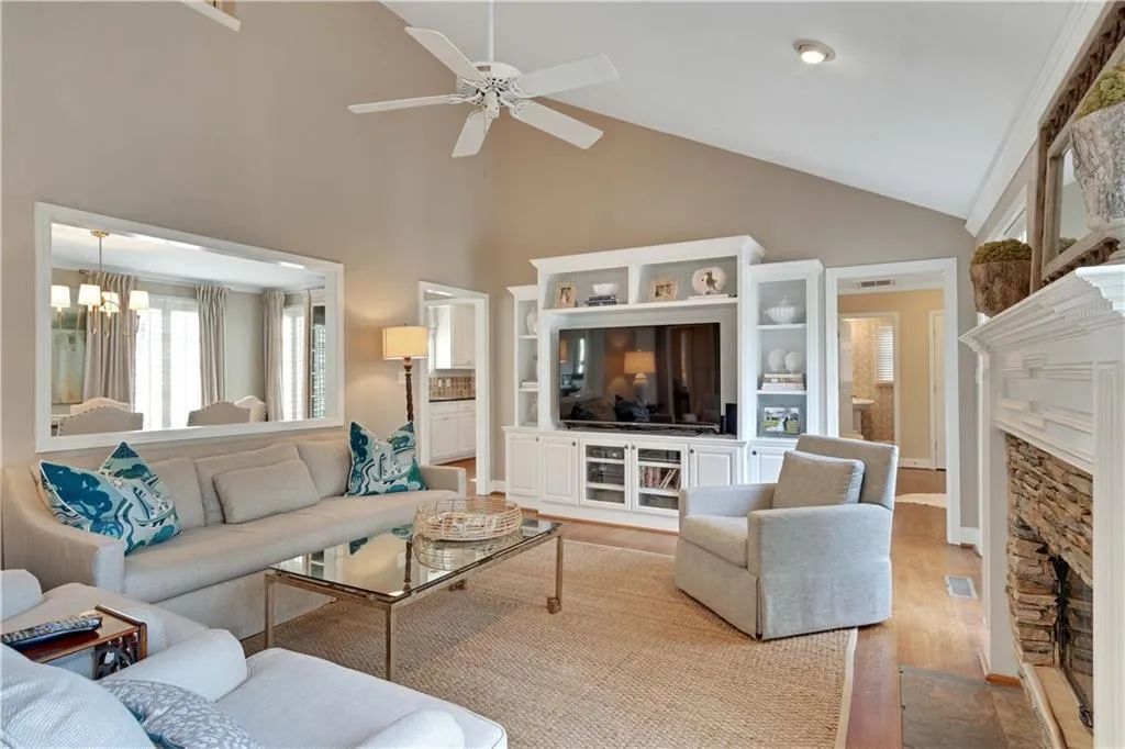 396 Meadowbrook Drive, Atlanta, Georgia 30342, 3 Bedrooms Bedrooms, ,2 BathroomsBathrooms,Residential,Sold,396 Meadowbrook Drive,6507555
