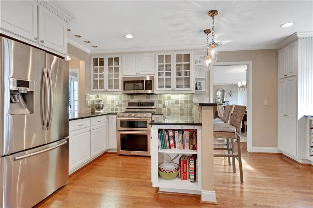 396 Meadowbrook Drive, Atlanta, Georgia 30342, 3 Bedrooms Bedrooms, ,2 BathroomsBathrooms,Residential,Sold,396 Meadowbrook Drive,6507555