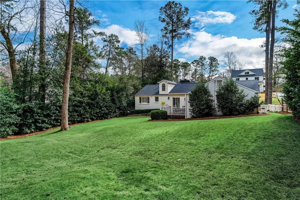 396 Meadowbrook Drive, Atlanta, Georgia 30342, 3 Bedrooms Bedrooms, ,2 BathroomsBathrooms,Residential,Sold,396 Meadowbrook Drive,6507555