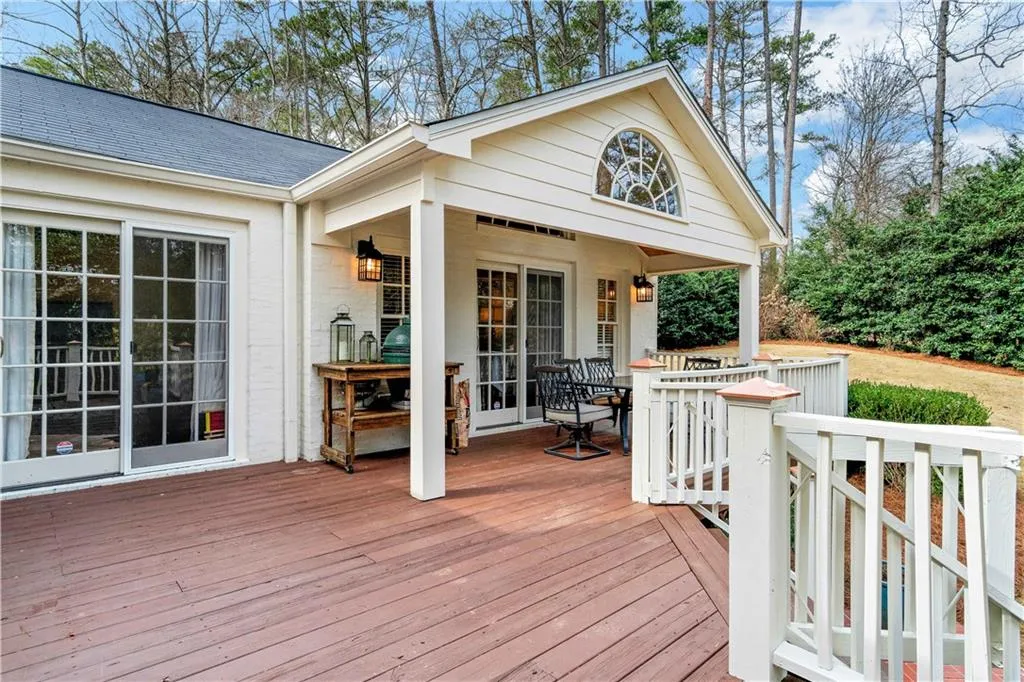 396 Meadowbrook Drive, Atlanta, Georgia 30342, 3 Bedrooms Bedrooms, ,2 BathroomsBathrooms,Residential,Sold,396 Meadowbrook Drive,6507555