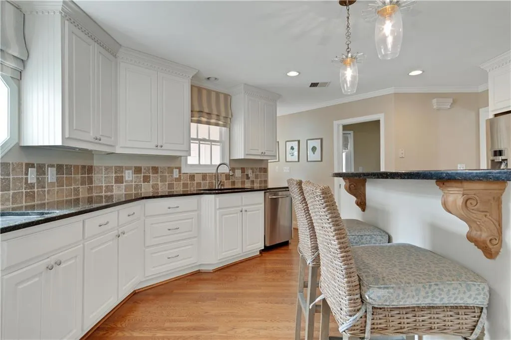 396 Meadowbrook Drive, Atlanta, Georgia 30342, 3 Bedrooms Bedrooms, ,2 BathroomsBathrooms,Residential,Sold,396 Meadowbrook Drive,6507555