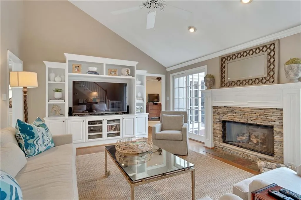 396 Meadowbrook Drive, Atlanta, Georgia 30342, 3 Bedrooms Bedrooms, ,2 BathroomsBathrooms,Residential,Sold,396 Meadowbrook Drive,6507555