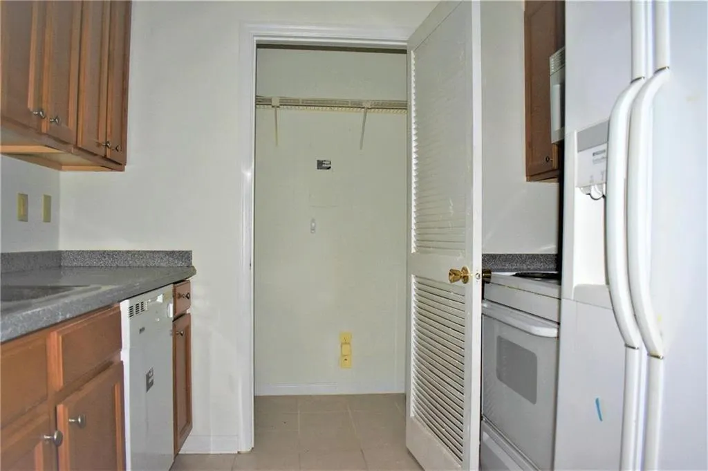 515 Granville Court, Sandy Springs, Georgia 30328, 1 Bedroom Bedrooms, ,1 BathroomBathrooms,Residential,Sold,515 Granville Court,6059442