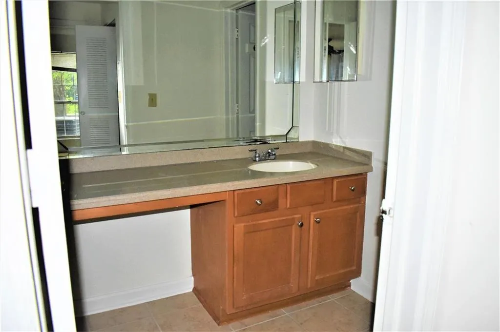 515 Granville Court, Sandy Springs, Georgia 30328, 1 Bedroom Bedrooms, ,1 BathroomBathrooms,Residential,Sold,515 Granville Court,6059442