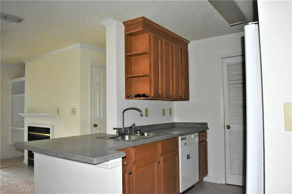 515 Granville Court, Sandy Springs, Georgia 30328, 1 Bedroom Bedrooms, ,1 BathroomBathrooms,Residential,Sold,515 Granville Court,6059442