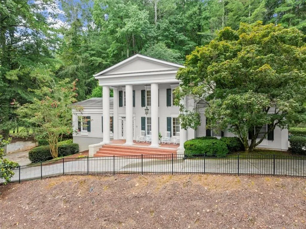 2525 Spalding Drive, Atlanta, Georgia 30350, 4 Bedrooms Bedrooms, ,4 BathroomsBathrooms,Residential,Sold,2525 Spalding Drive,7421006