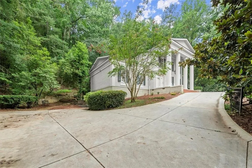 2525 Spalding Drive, Atlanta, Georgia 30350, 4 Bedrooms Bedrooms, ,4 BathroomsBathrooms,Residential,Sold,2525 Spalding Drive,7421006