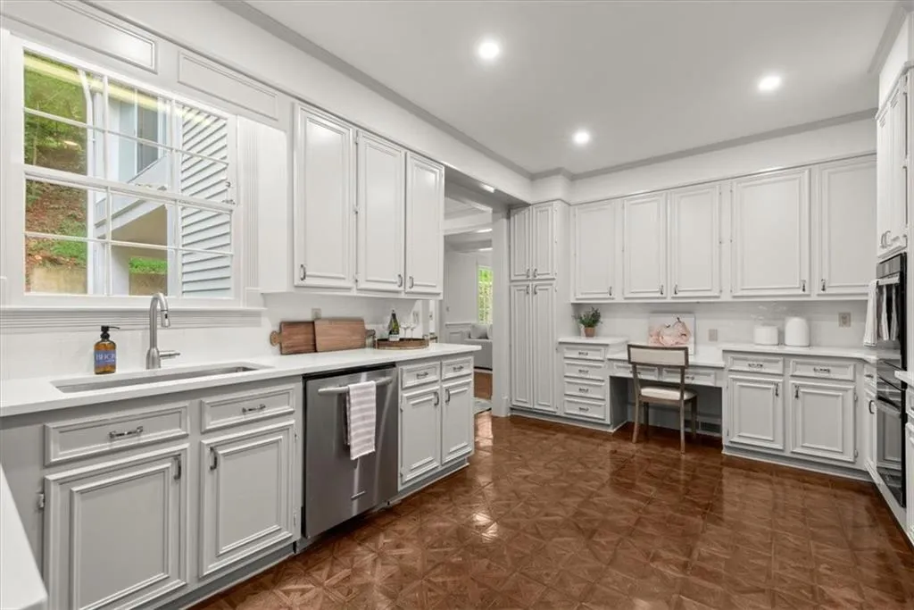 2525 Spalding Drive, Atlanta, Georgia 30350, 4 Bedrooms Bedrooms, ,4 BathroomsBathrooms,Residential,Sold,2525 Spalding Drive,7421006