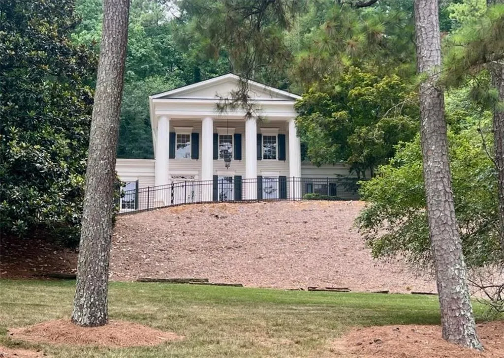 2525 Spalding Drive, Atlanta, Georgia 30350, 4 Bedrooms Bedrooms, ,4 BathroomsBathrooms,Residential,Sold,2525 Spalding Drive,7421006