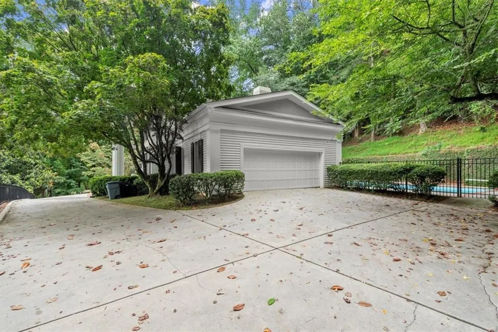 2525 Spalding Drive, Atlanta, Georgia 30350, 4 Bedrooms Bedrooms, ,4 BathroomsBathrooms,Residential,Sold,2525 Spalding Drive,7421006