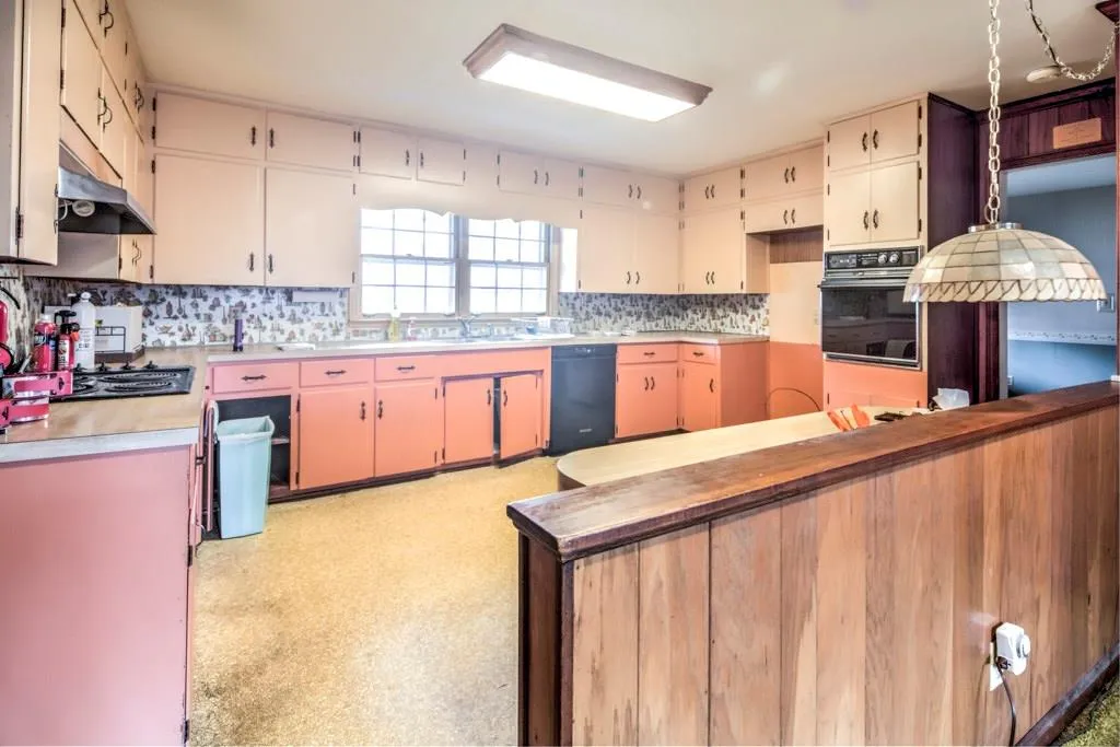 435 Forest Valley Road, Sandy Springs, Georgia 30342, 6 Bedrooms Bedrooms, ,3 BathroomsBathrooms,Residential,Sold,435 Forest Valley Road,5943500