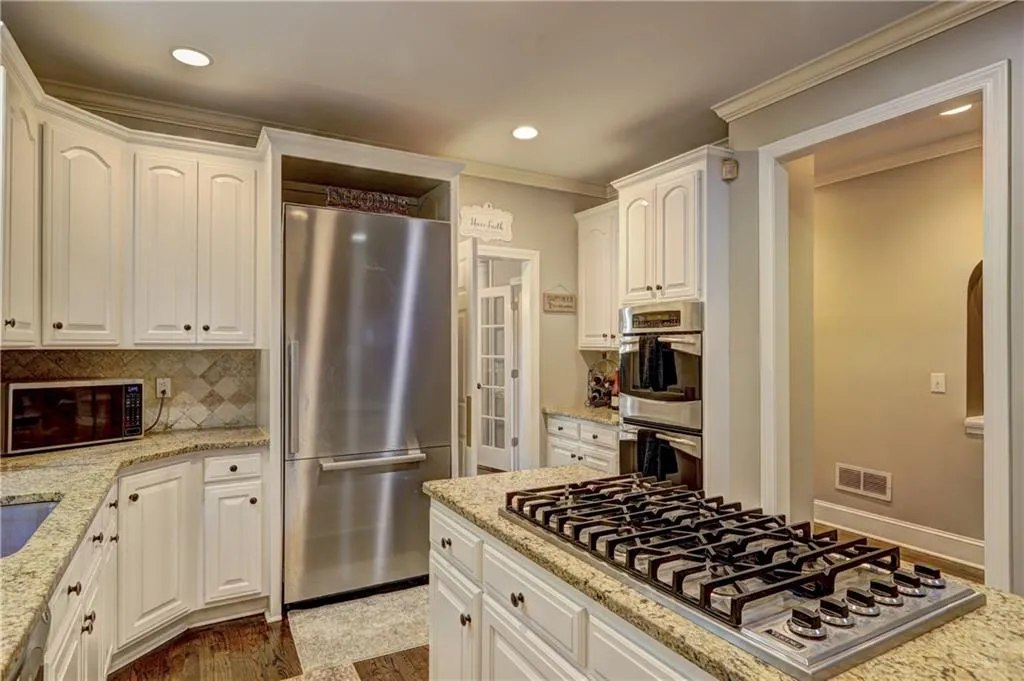 8440 Valemont Drive, Sandy Springs, Georgia 30350, 5 Bedrooms Bedrooms, ,4 BathroomsBathrooms,Residential,For Sale,8440 Valemont Drive,7635755
