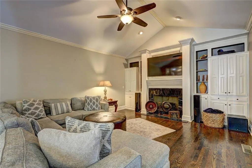 8440 Valemont Drive, Sandy Springs, Georgia 30350, 5 Bedrooms Bedrooms, ,4 BathroomsBathrooms,Residential,For Sale,8440 Valemont Drive,7635755
