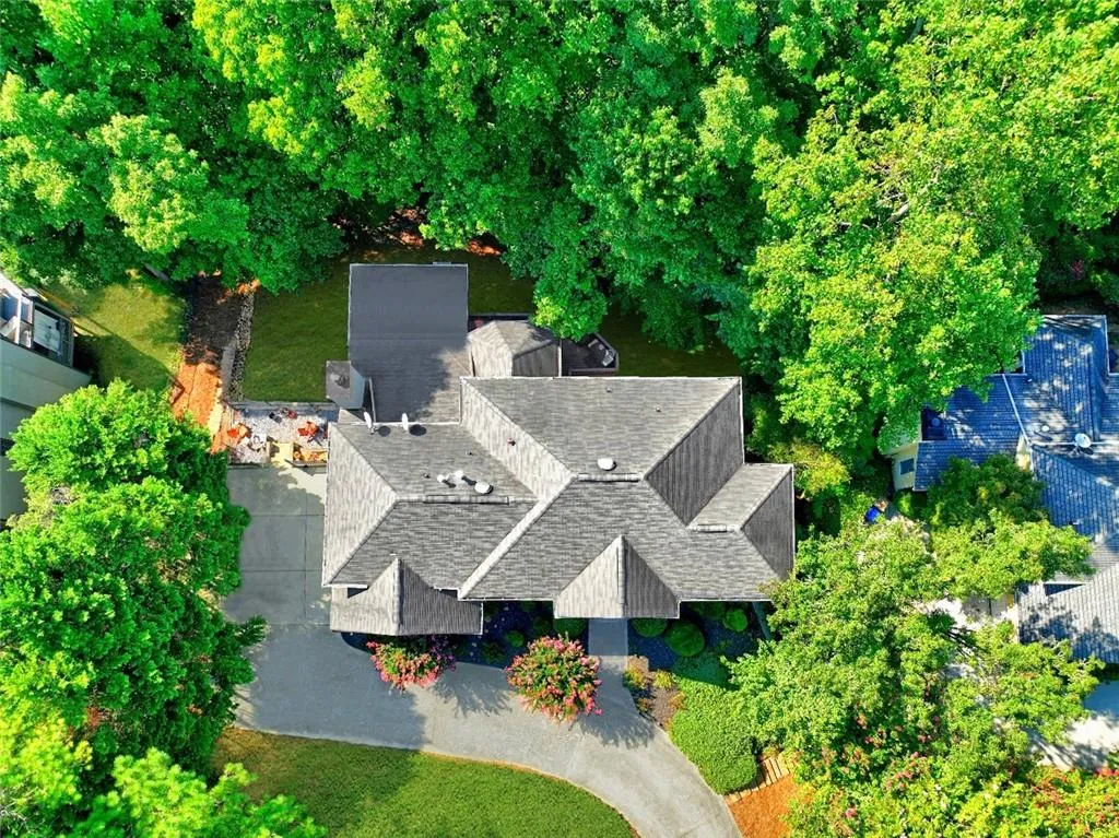 8440 Valemont Drive, Sandy Springs, Georgia 30350, 5 Bedrooms Bedrooms, ,4 BathroomsBathrooms,Residential,For Sale,8440 Valemont Drive,7635755