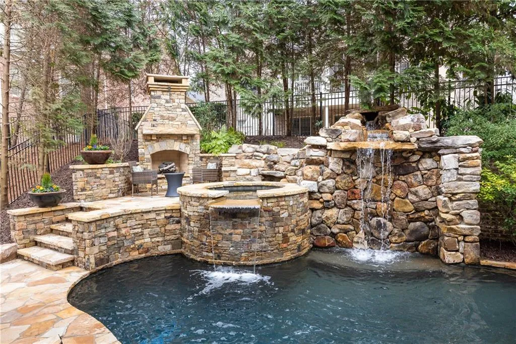 525 Glengate Cove, Atlanta, Georgia 30328, 6 Bedrooms Bedrooms, ,6 BathroomsBathrooms,Residential,For Sale,525 Glengate Cove,7719811