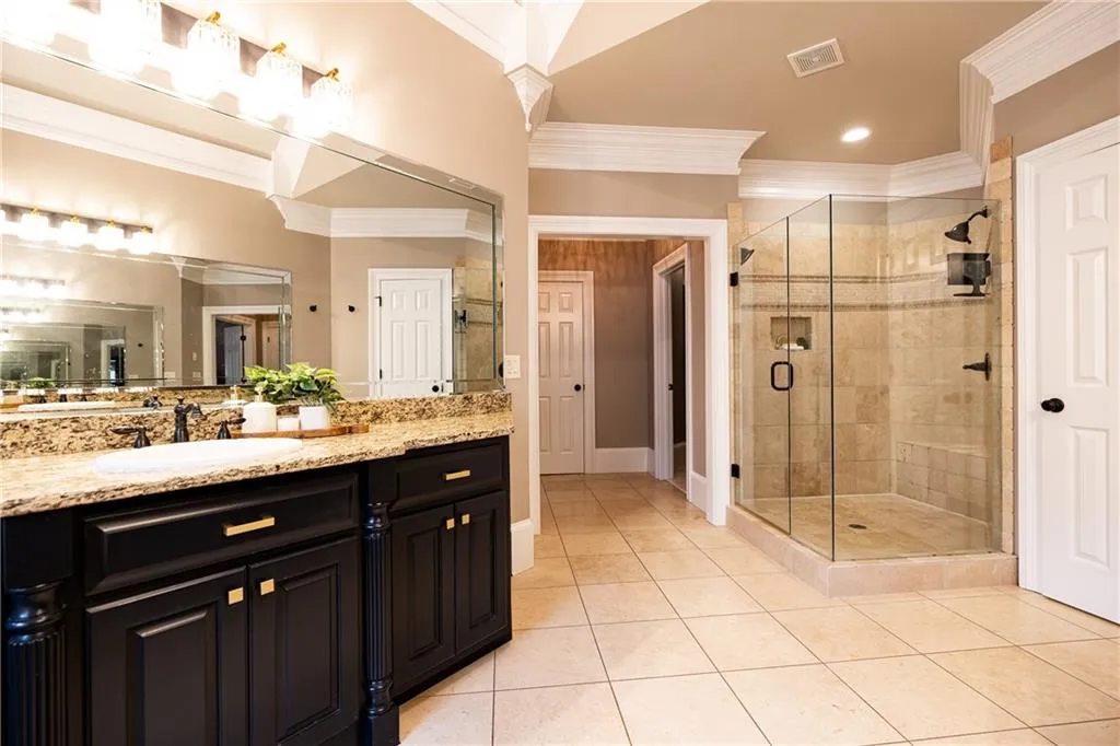 525 Glengate Cove, Atlanta, Georgia 30328, 6 Bedrooms Bedrooms, ,6 BathroomsBathrooms,Residential,For Sale,525 Glengate Cove,7719811